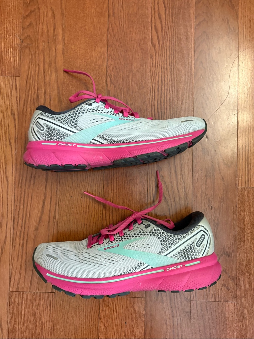Brooks Ghost 14 Women's Running Shoes - White with Pink. Size 8 1/2